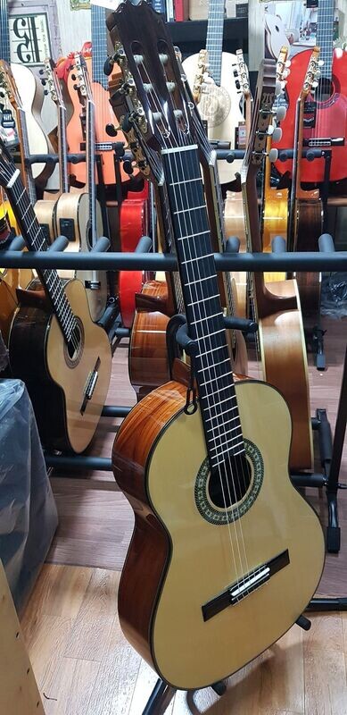 Funda y Guitarras Artesanas Antonio de Toledo 18 Santo