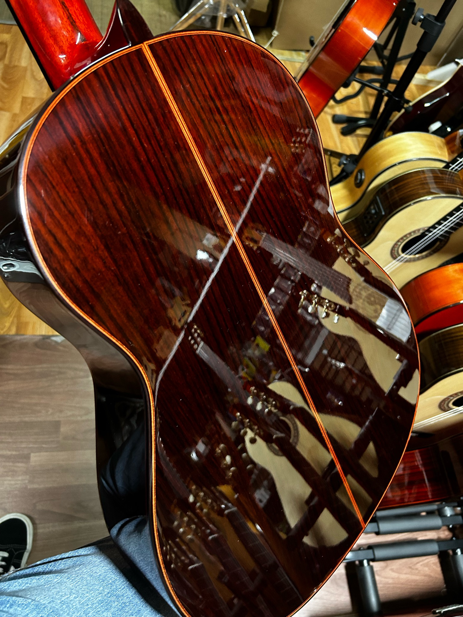 Guitarras Artesanas Antonio de Toledo F17 PALOSANTO OS1 roja y funda