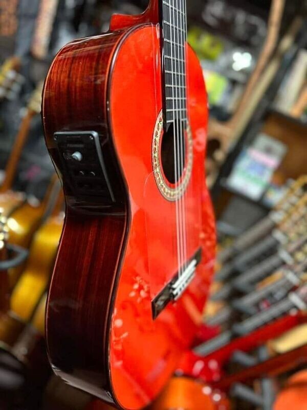estuche y Guitarras Artesanas Antonio de Toledo F17 PALOSANTO fishman roja