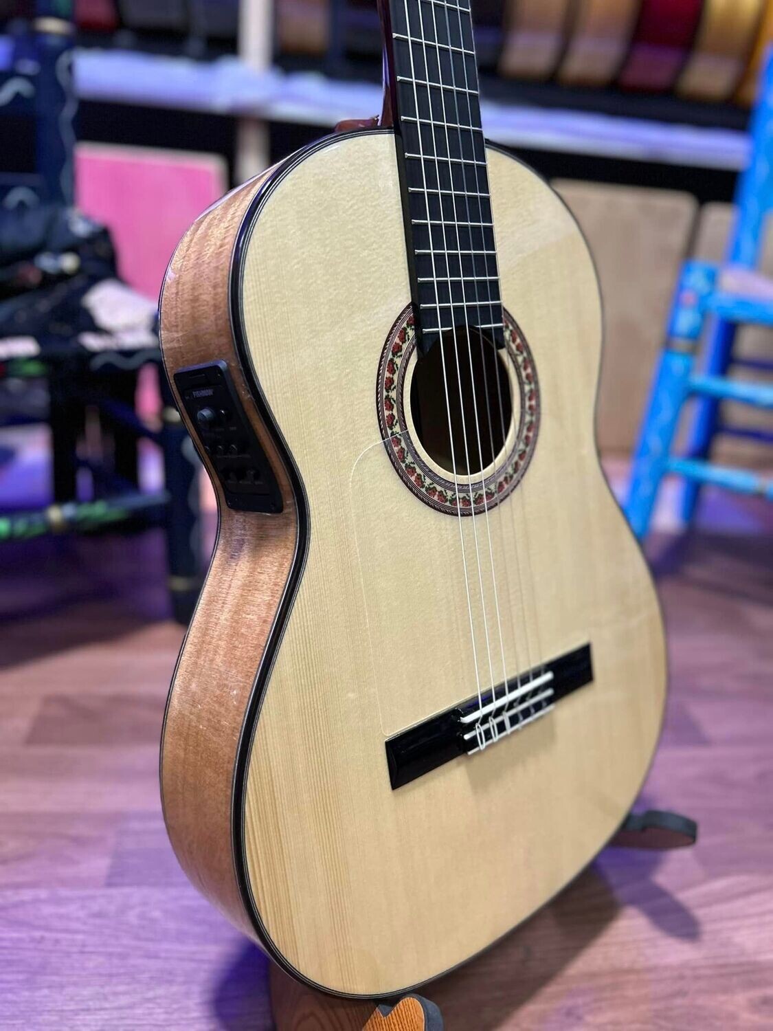 Guitarras Artesanas Antonio de Toledo F17B fishman