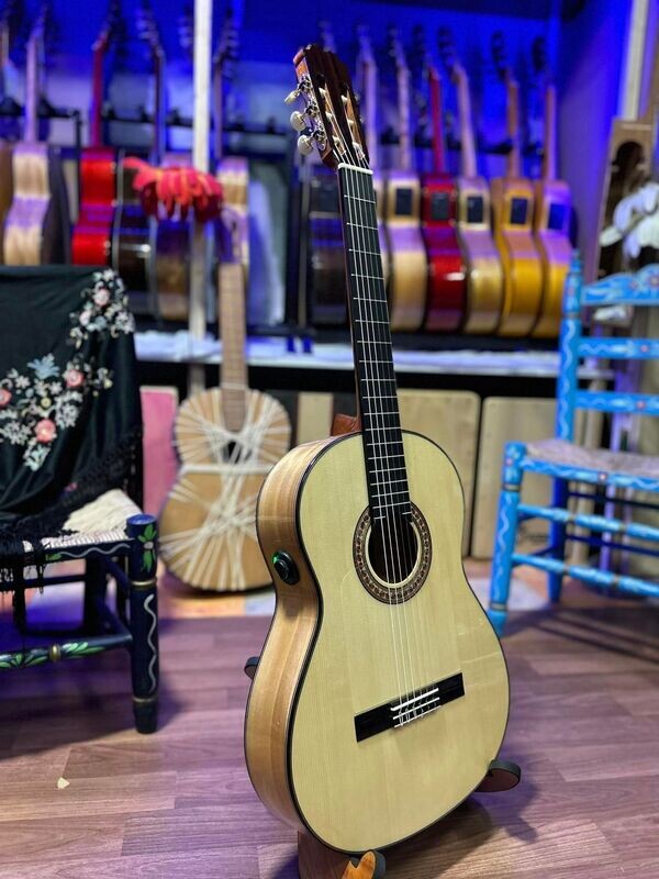 funda y Guitarras Artesanas Antonio de Toledo F17B OS1