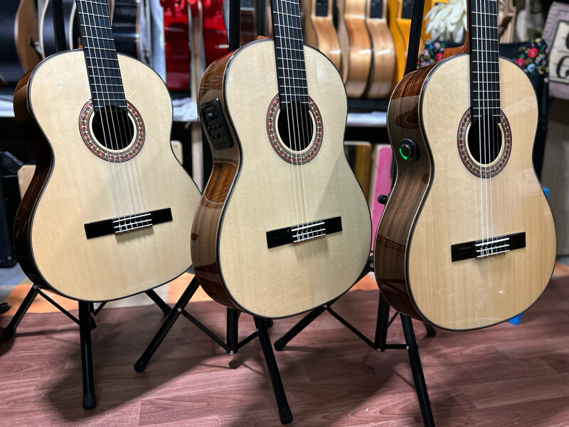 funda y Guitarras Artesanas Antonio de Toledo 17 Santo fishman