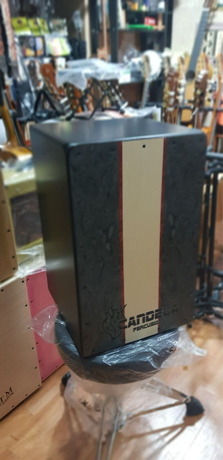 Cajón De concierto de Amaranto Cajón De concierto de Amaranto