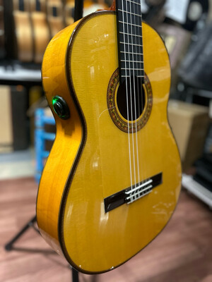 Funda y Guitarra Antonio de Toledo JR7b con os1 Funda y Guitarra Antonio de Toledo JR7b con os1