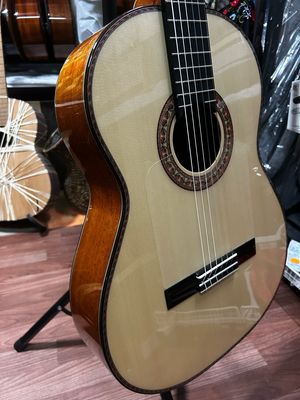 estuche y Guitarra Flamenca Antonio de Toledo JR4F