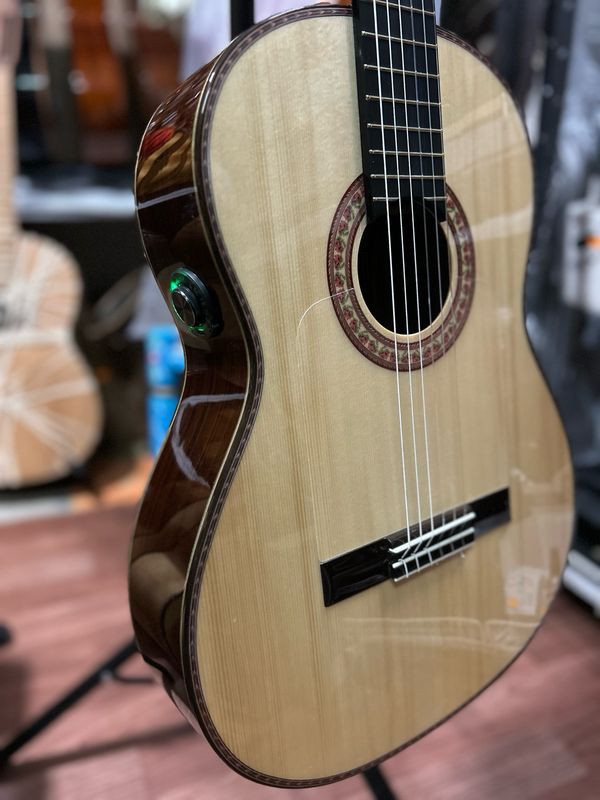 Funda y Guitarra Antonio de Toledo JR7N OS1 Funda y Guitarra Antonio de Toledo JR7N OS1