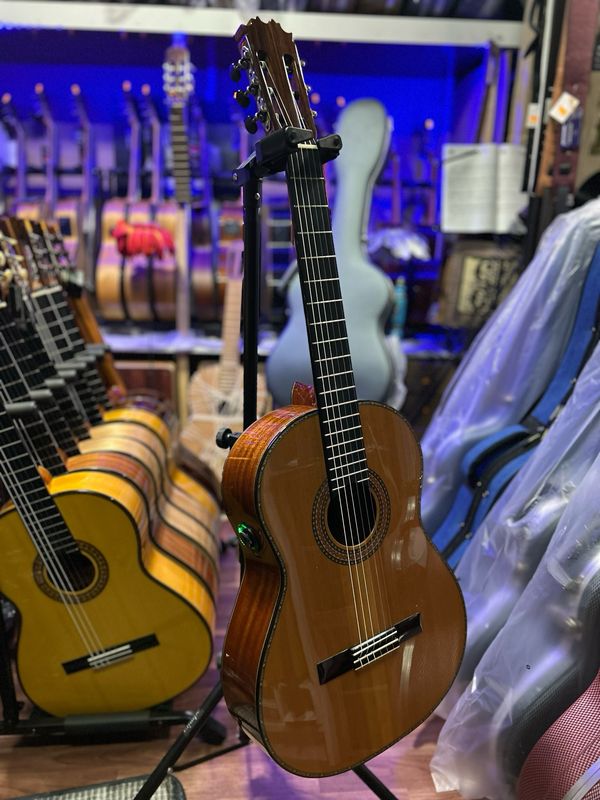 estuche y Pack guitarra flamenca Antonio de Toledo JR4F os1 estuche y Pack guitarra flamenca Antonio de Toledo JR4F os1