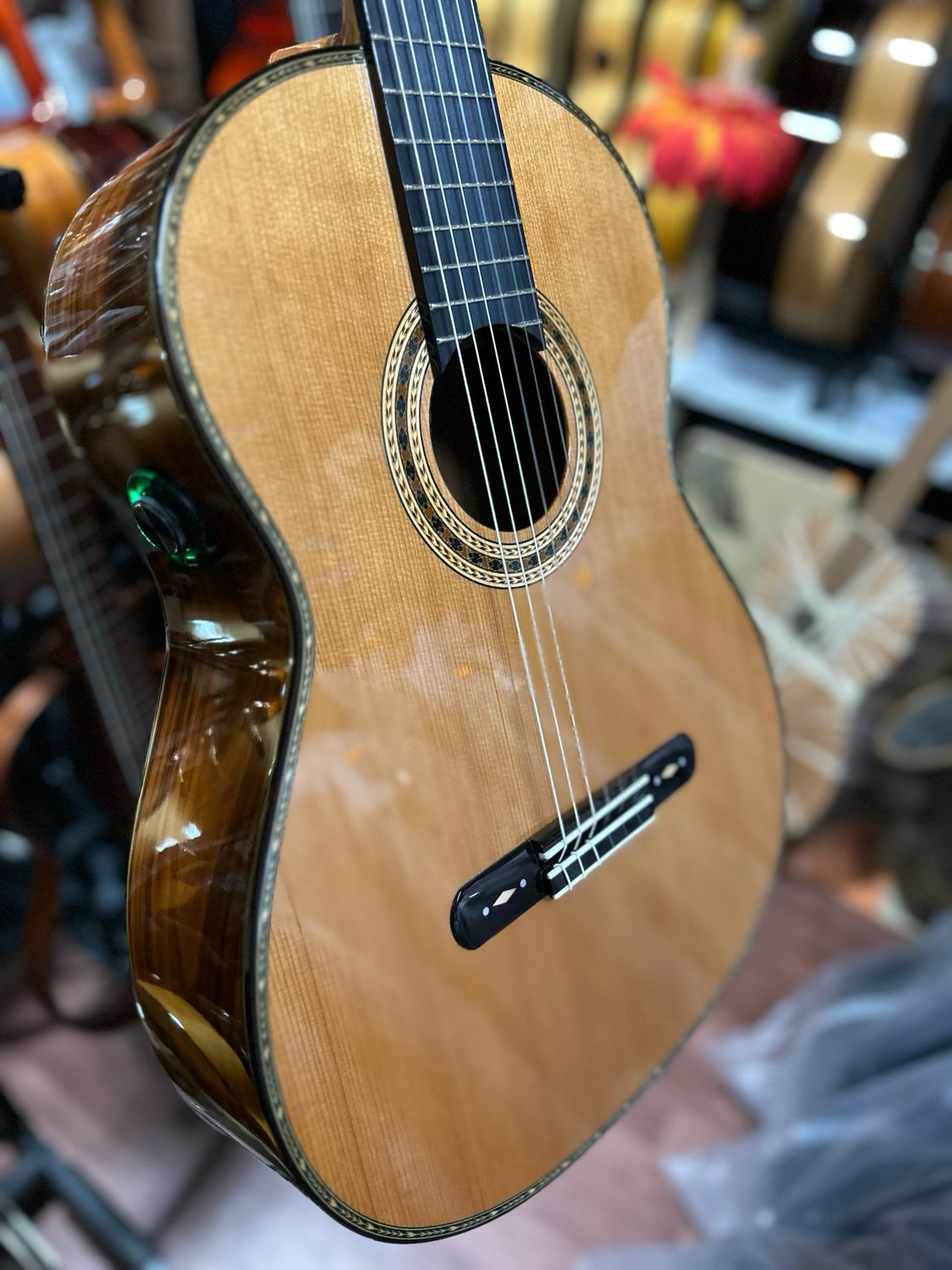 Funda y Guitarra Antonio de Toledo AA18c os1 Funda y Guitarra Antonio de Toledo AA18c os1