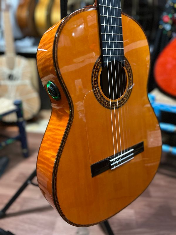 estuche y guitarra flamenca Antonio de Toledo Arce os1 estuche y guitarra flamenca Antonio de Toledo Arce os1