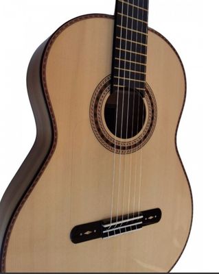 estuche y Guitarras Artesanas Antonio de Toledo AAtF17B blanca