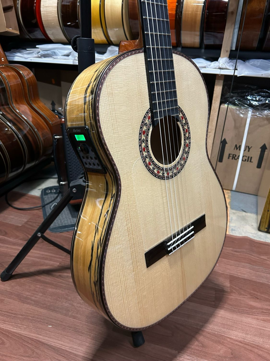guitarra flamenca Antonio de Toledo ébano md100 os2 y estuche