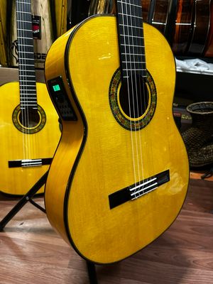 Pack Guitarra flamenca José Rincón mf3 ambar md100 y funda