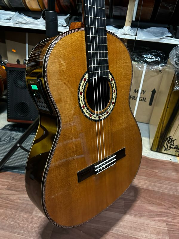 estuche y guitarra flamenca Antonio de Toledo Ziricote y tapa torrefactada md100 estuche y guitarra flamenca Antonio de Toledo Ziricote y tapa torrefactada md100