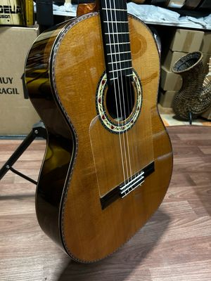estuche y guitarra flamenca Antonio de Toledo Ziricote y tapa torrefactada