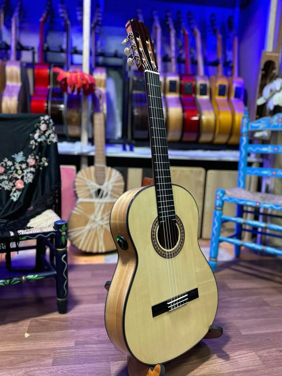 Guitarras Artesanas Antonio de Toledo F17B OS1 y estuche