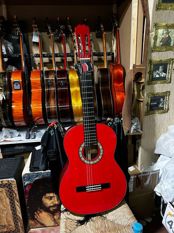 Pack guitarra flamenca José Rincón mf3 roja y funda Pack guitarra flamenca José Rincón mf3 roja y funda