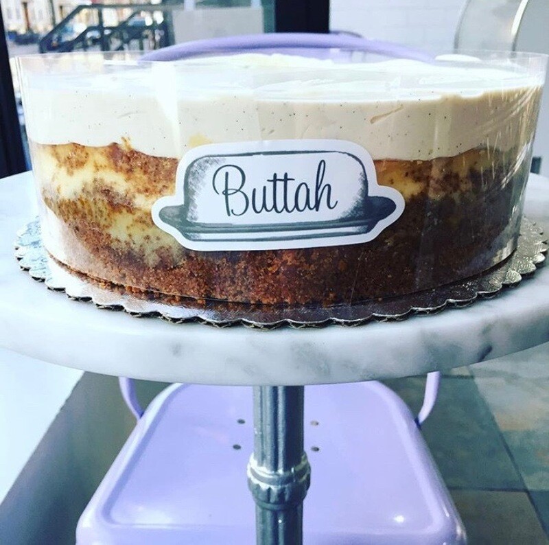 Vanilla Bean Sour Cream Cheesecake