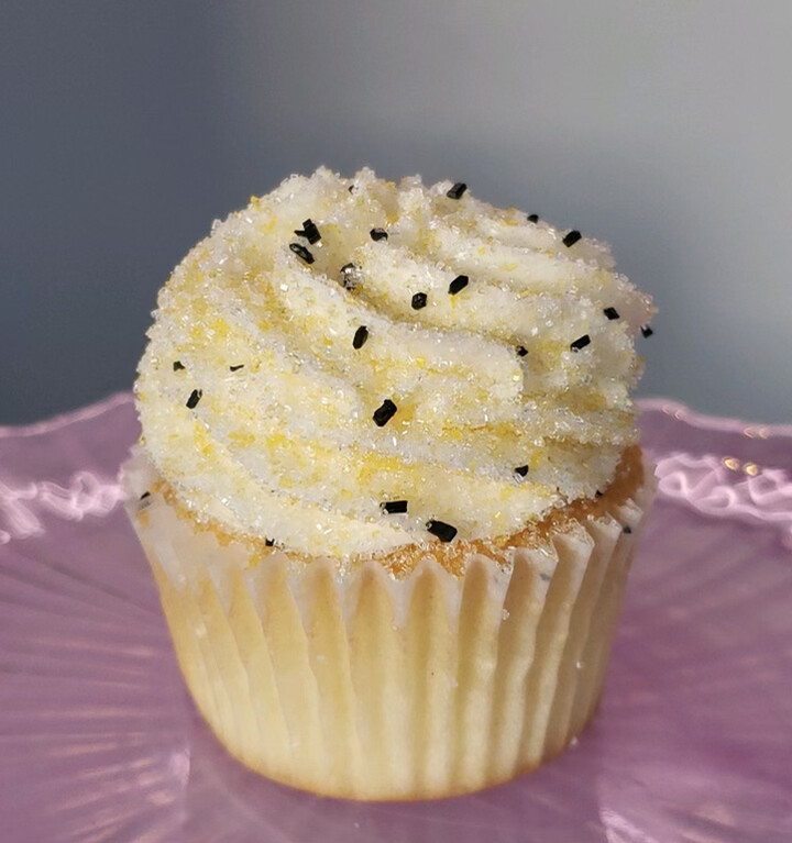 NYE Sparkle Swirl Vanilla Cupcake NYE Sparkle Swirl Vanilla Cupcake