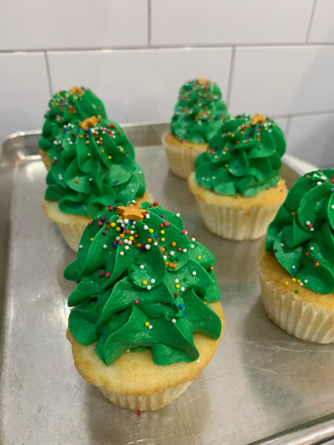 Holiday Tree Lights Cupcakes | 1 dz