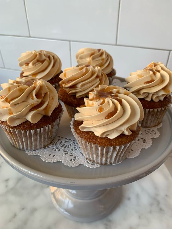 Banana Salted Caramel Cupcakes | 1 dz
