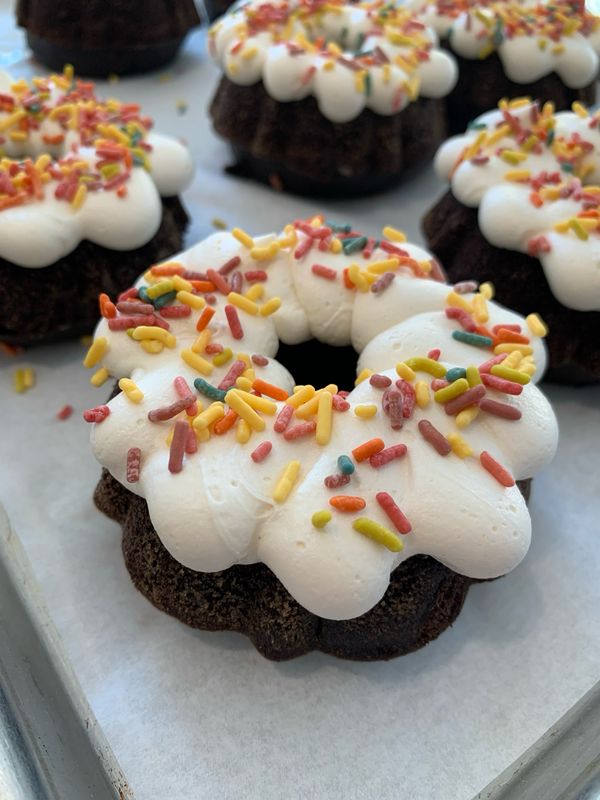 Par-Tay! Bundt (vegan chocolate cake/vegan vanilla buttercream) Par-Tay! Bundt (vegan chocolate cake/vegan vanilla buttercream)