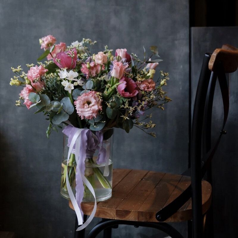 Букет 904 с эустомой и нарциссами Букет 904 с эустомой и нарциссами