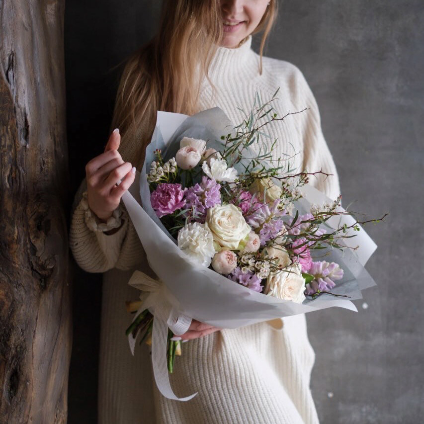 Букет 922 с гиацинтами и розами