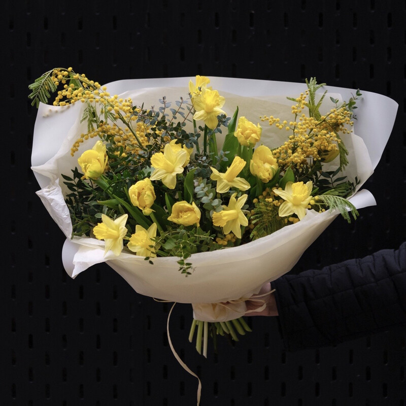 Букет с нарциссами 1004