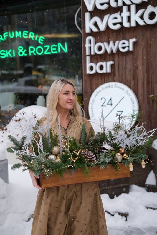 Композиция XXL с натуральной хвоей и декором