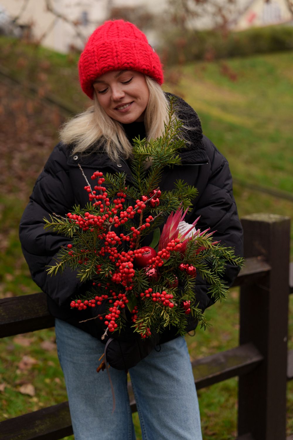 Букет с протеей и илексом