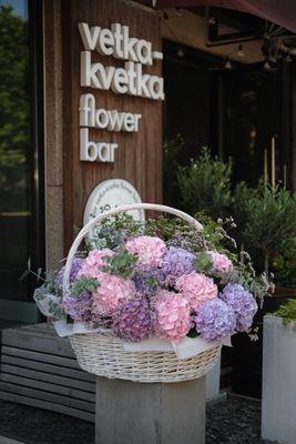 flowerbar  (Yanki Kupaly str, 25)
