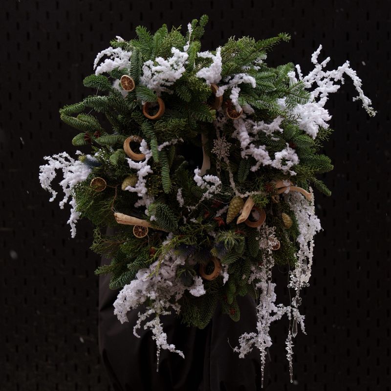 Зимний хвойный венок