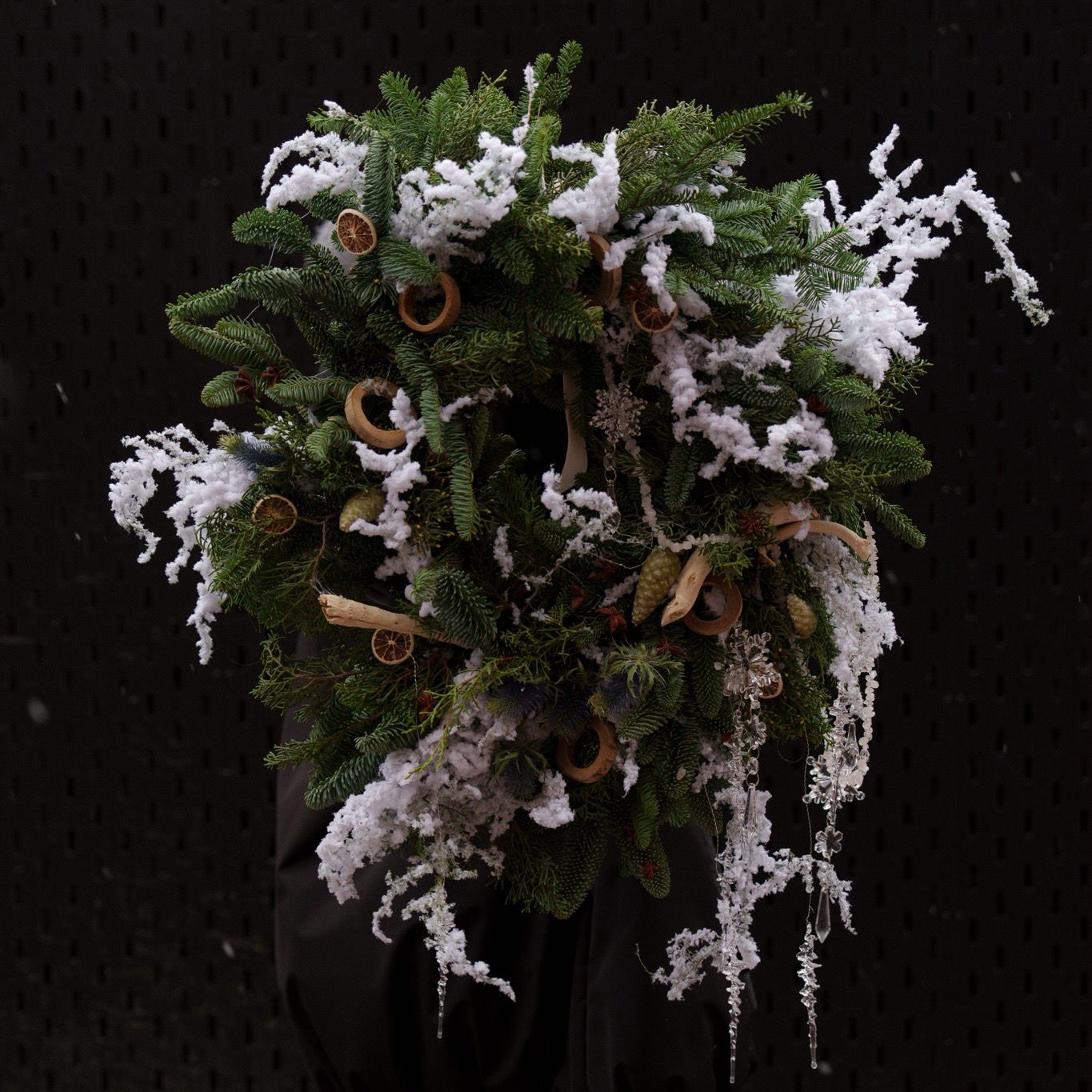 Зимний хвойный венок