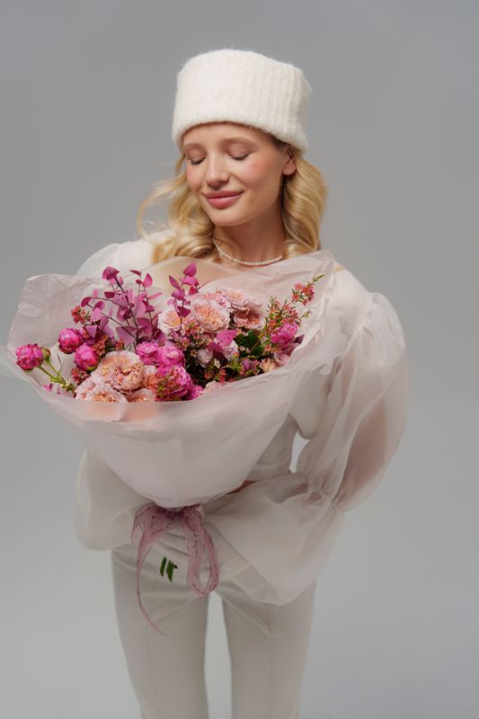 Букет с кустовыми розами