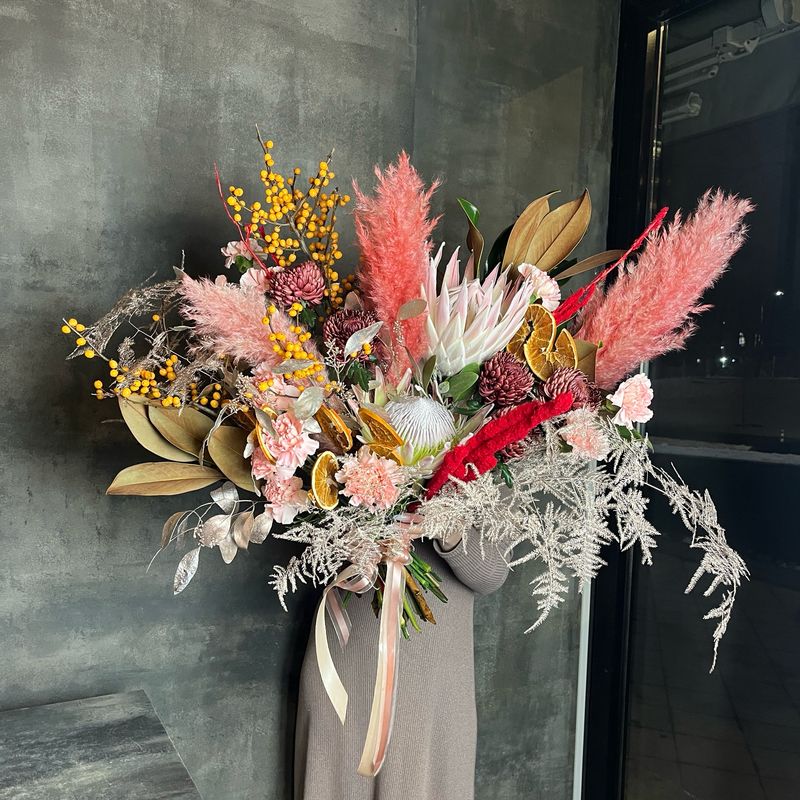 Букет XXL с протеей и хризантемами