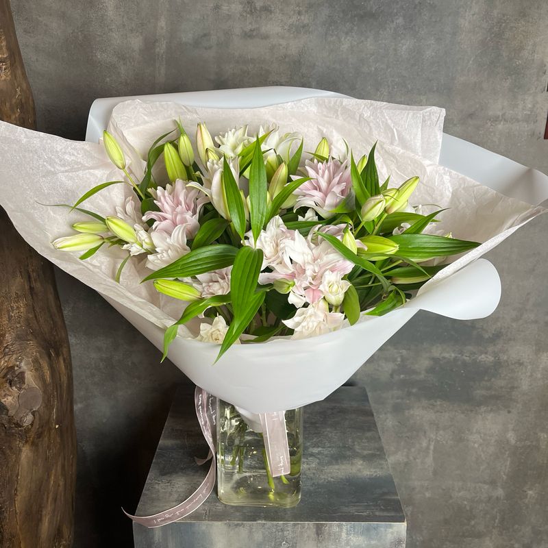 Монобукет из лилий