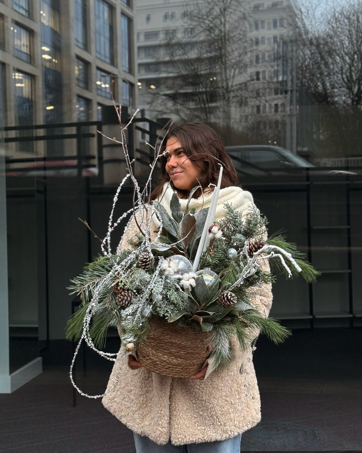 Кашпо XXL с нобилисом и натуральным декором