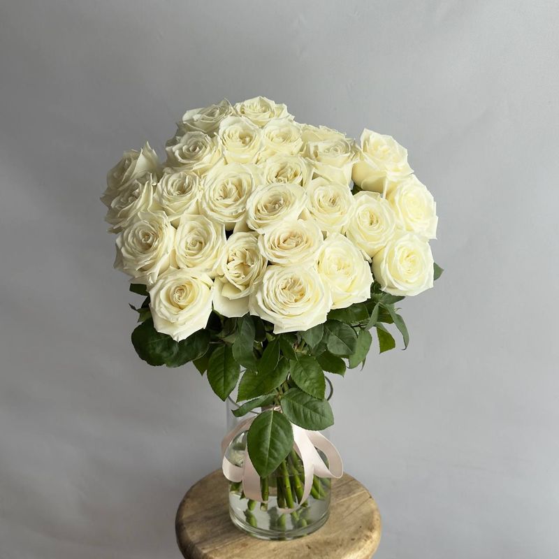 Моно букет из белых роз