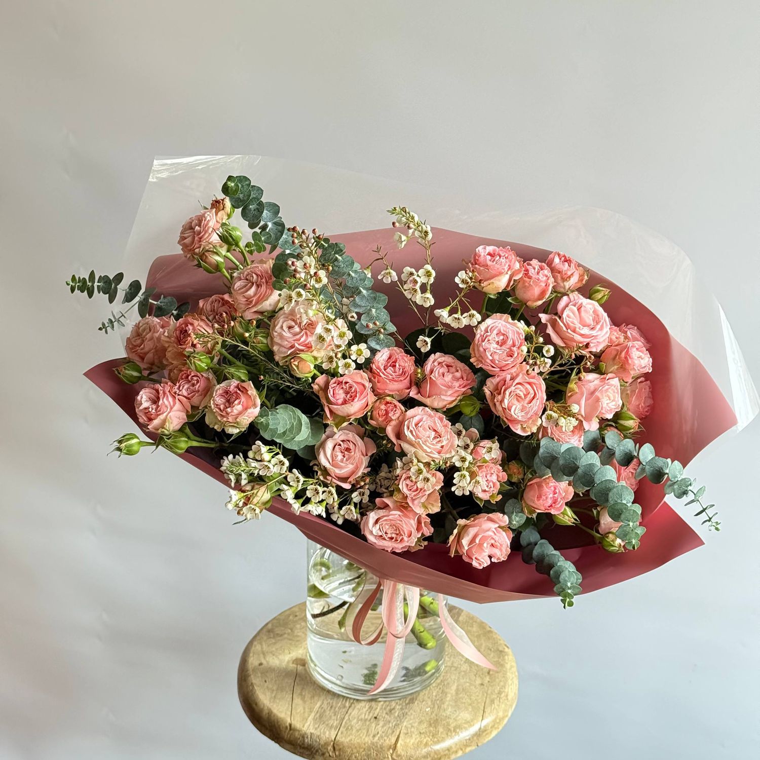 Букет из кустовых пионовидных роз