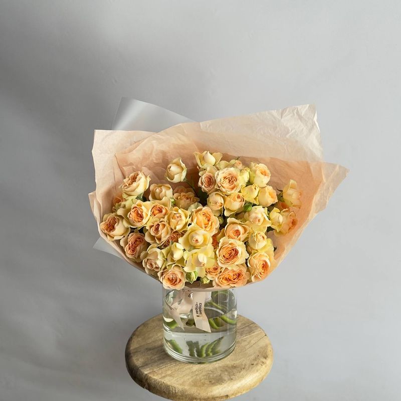 Букет из кустовых роз