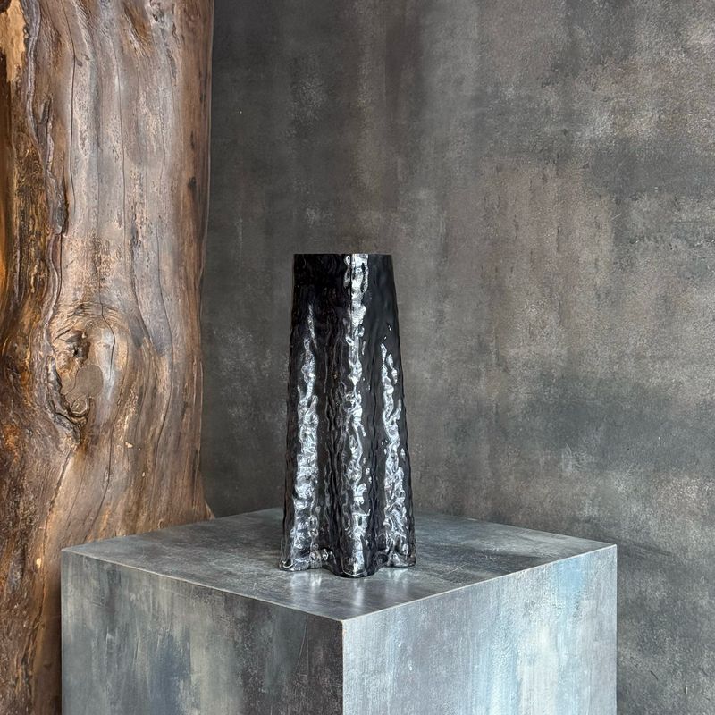 Ваза серая с текстурой Ваза серая с текстурой