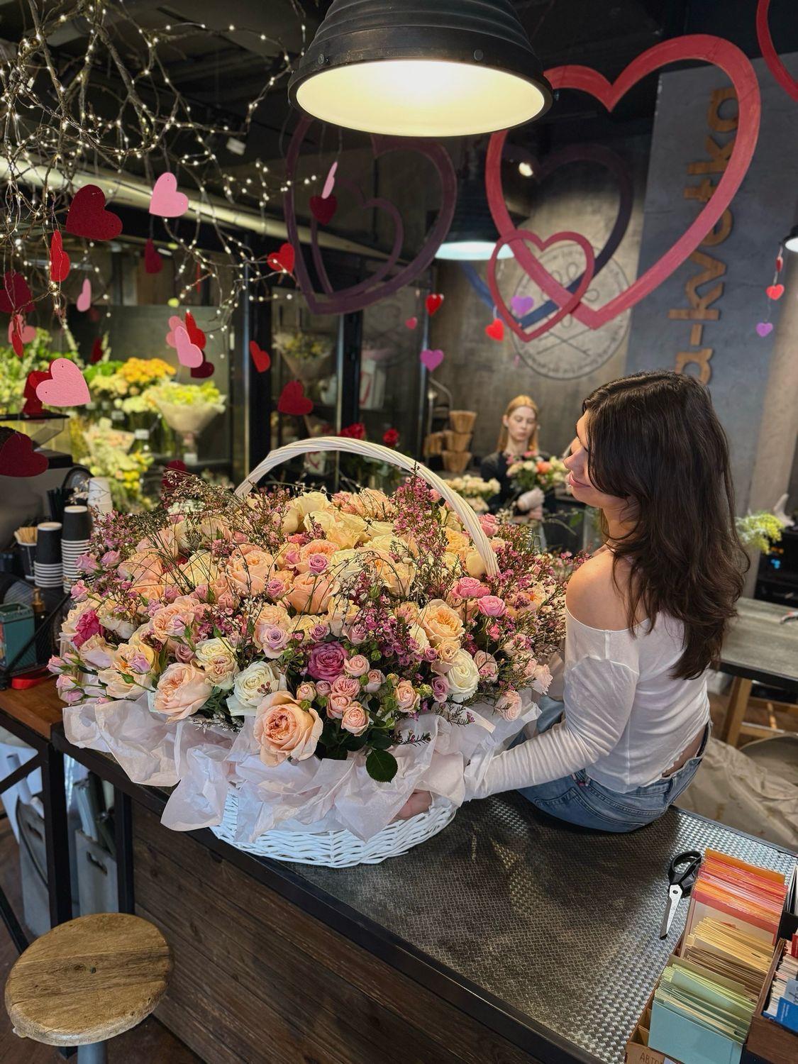 Корзина XXXL микс пионовидных роз