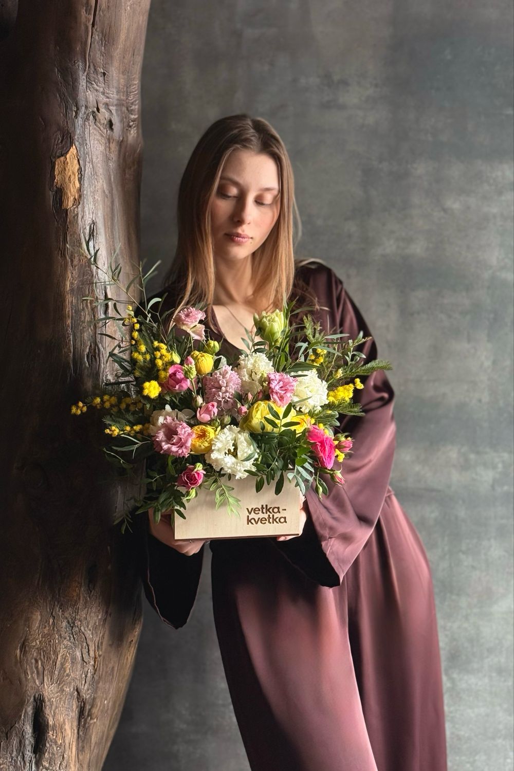 Композиция 801 с мимозой и эустомой