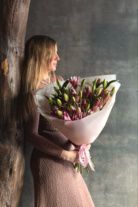 Букет моно из лилий