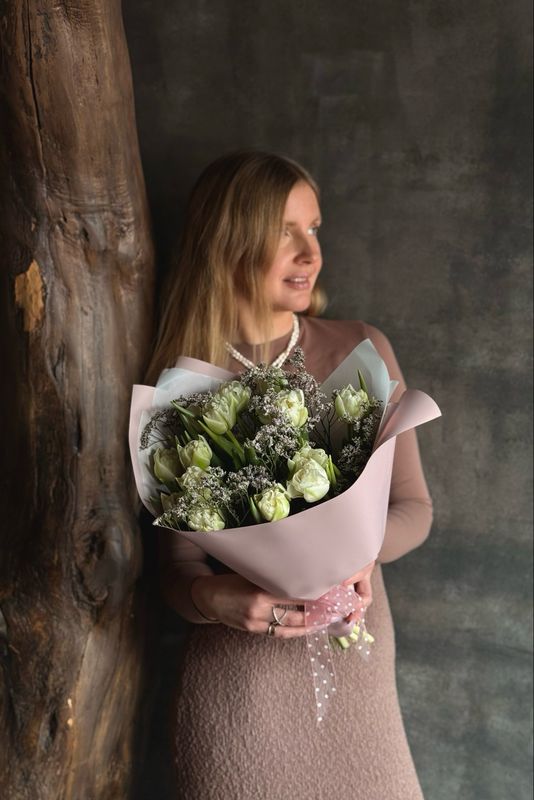 Букет 808 тюльпаны и лимониум