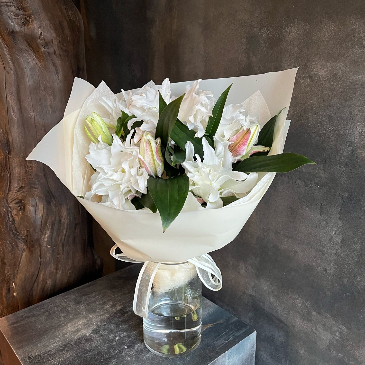 Монобукет из лилий