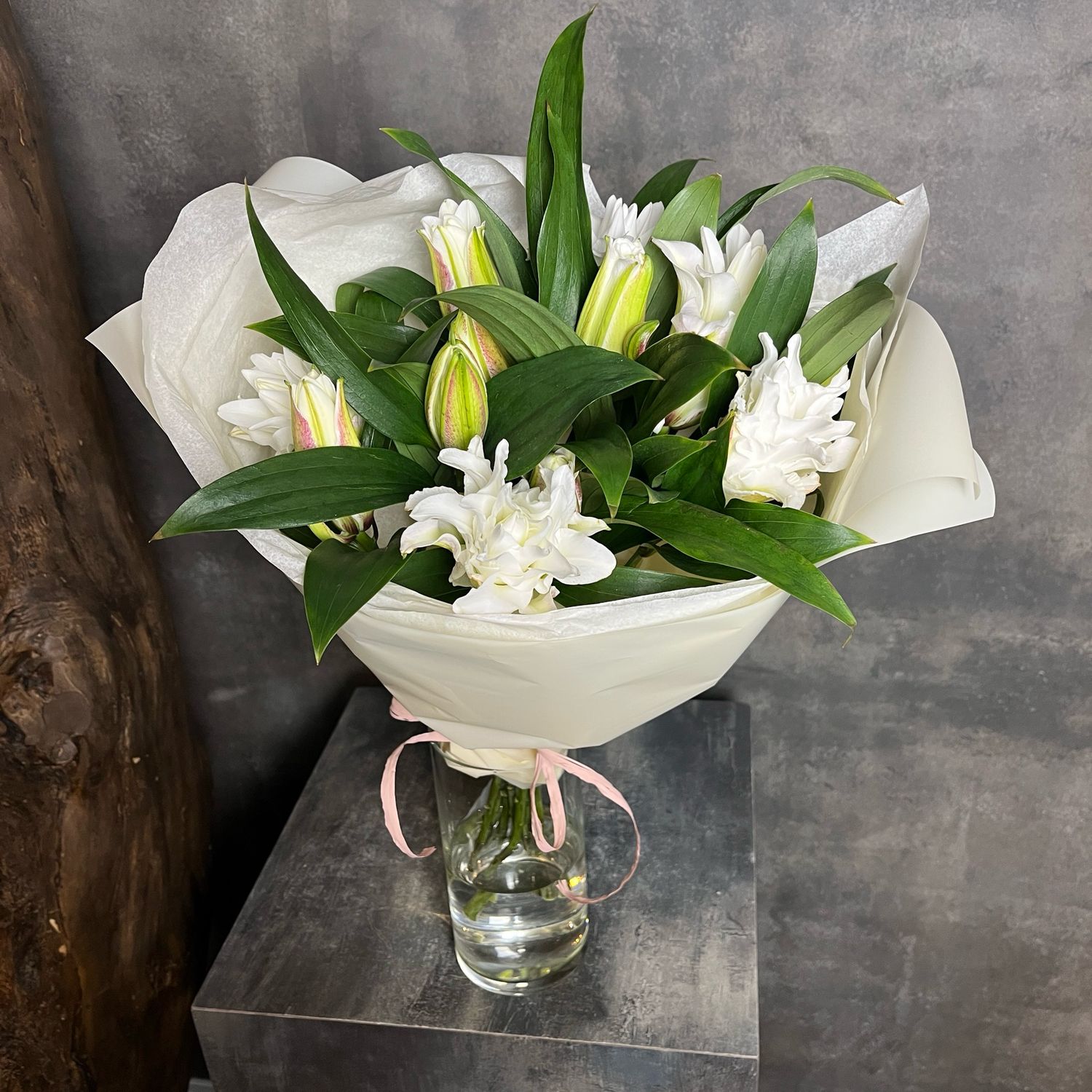 Монобукет из лилий