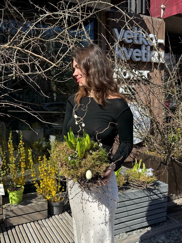 Луковичная аранжировка с пасхальным декором