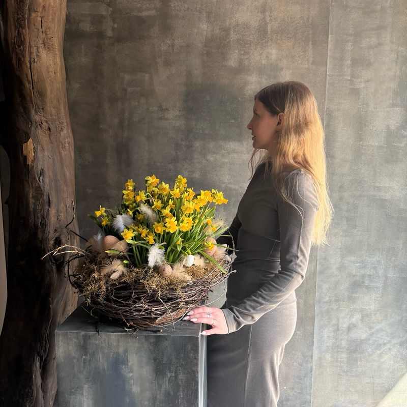 Аранжировка пасхальная с нарциссами