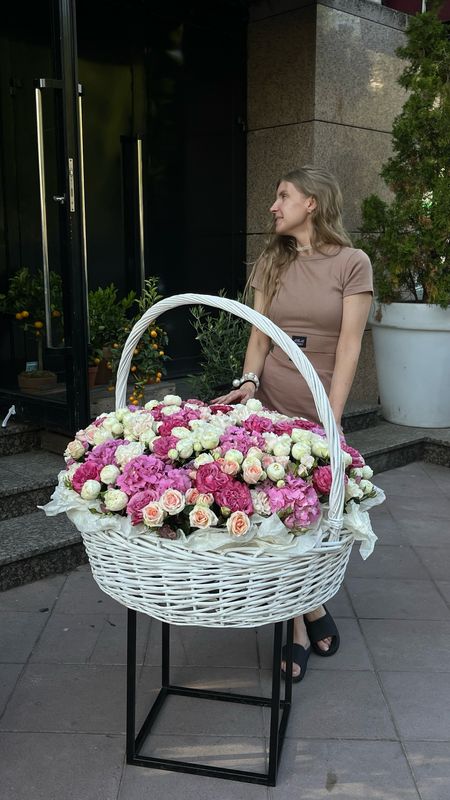 Корзина XXXL с розами 